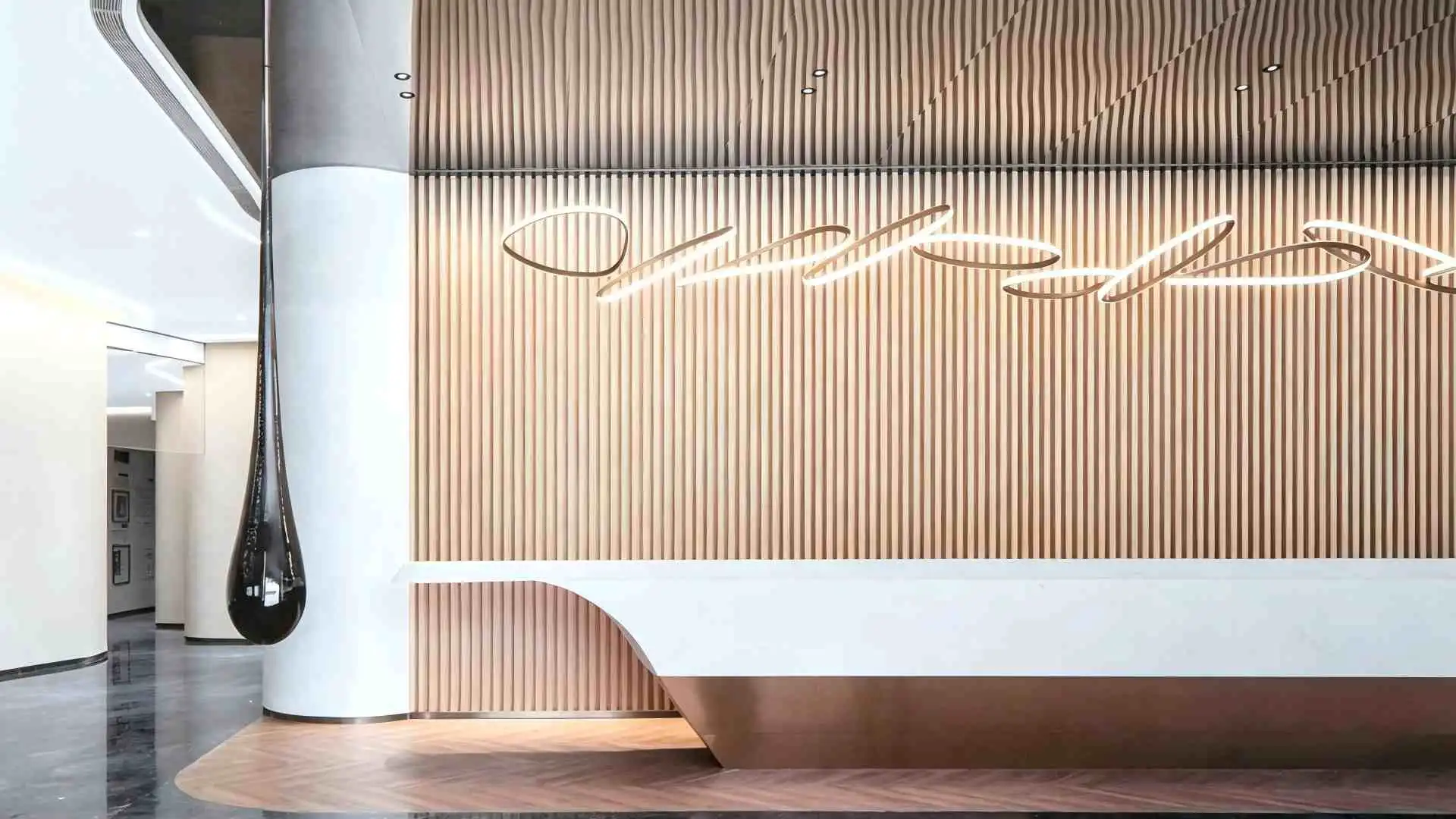 Zhongchuang Upgrades Precision Extrusion Die Process for Hotel Aluminum Wave Profiles, Cutting Boutique Renovation Time by 55% and Improving Structural Strength by 300%